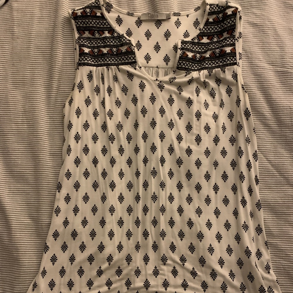 Womens sleeveless top